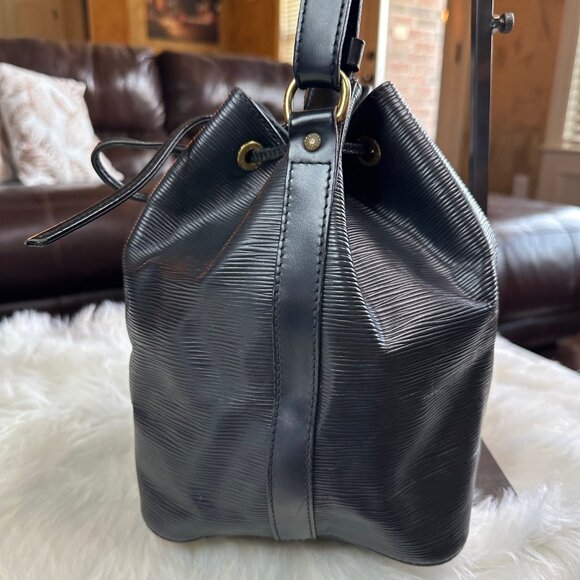Authentic Louis Vuitton Epi Petit Noe Leather Shoulder Bag - Picture 4 of 14